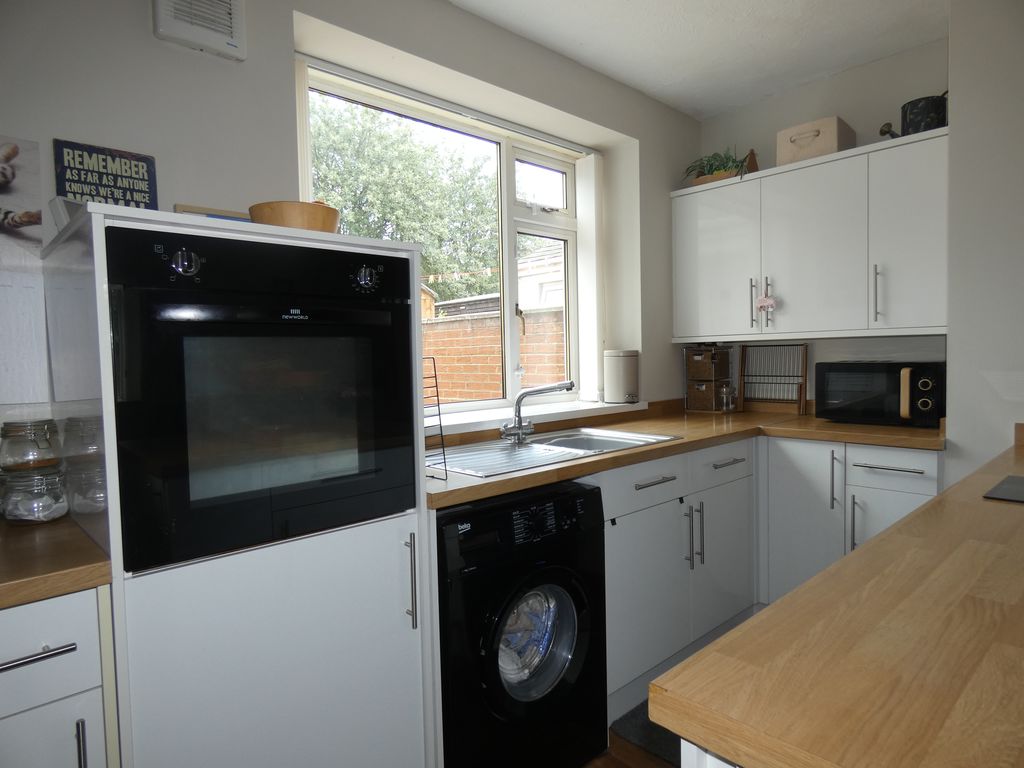Kitchen/Dining room- click for photo gallery